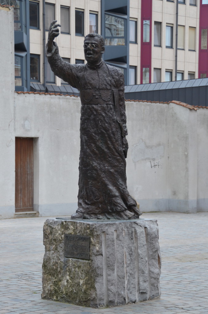 Statue de Joseph Cardijn prise par Claude Miller à Hall